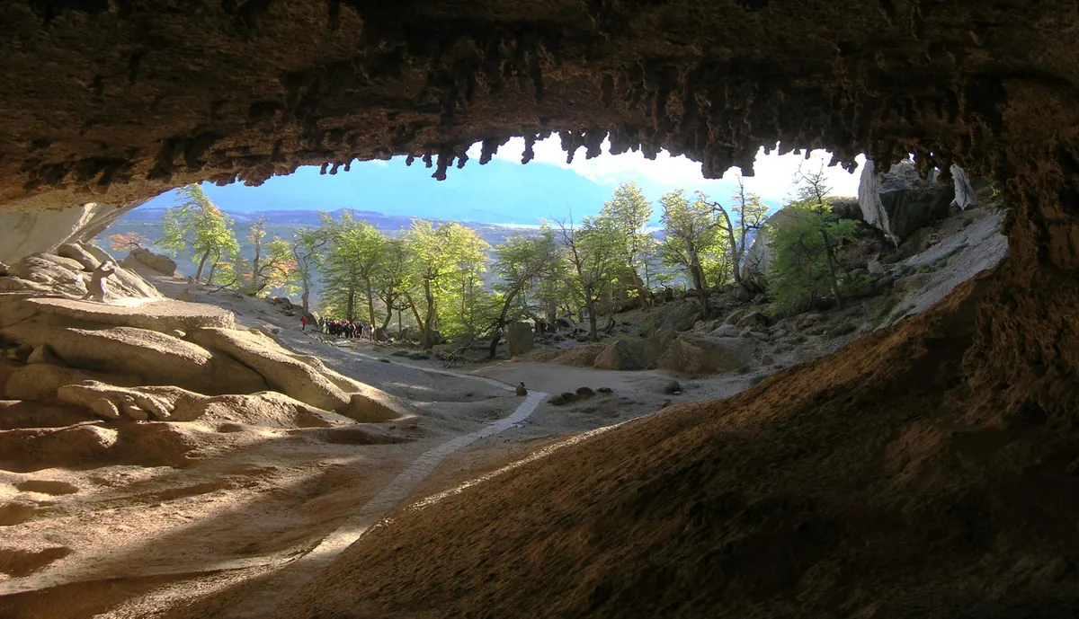 Interior del Monumento Natural Cueva del Milodón en las cercanías de Puerto Natales, Patagonia chilena